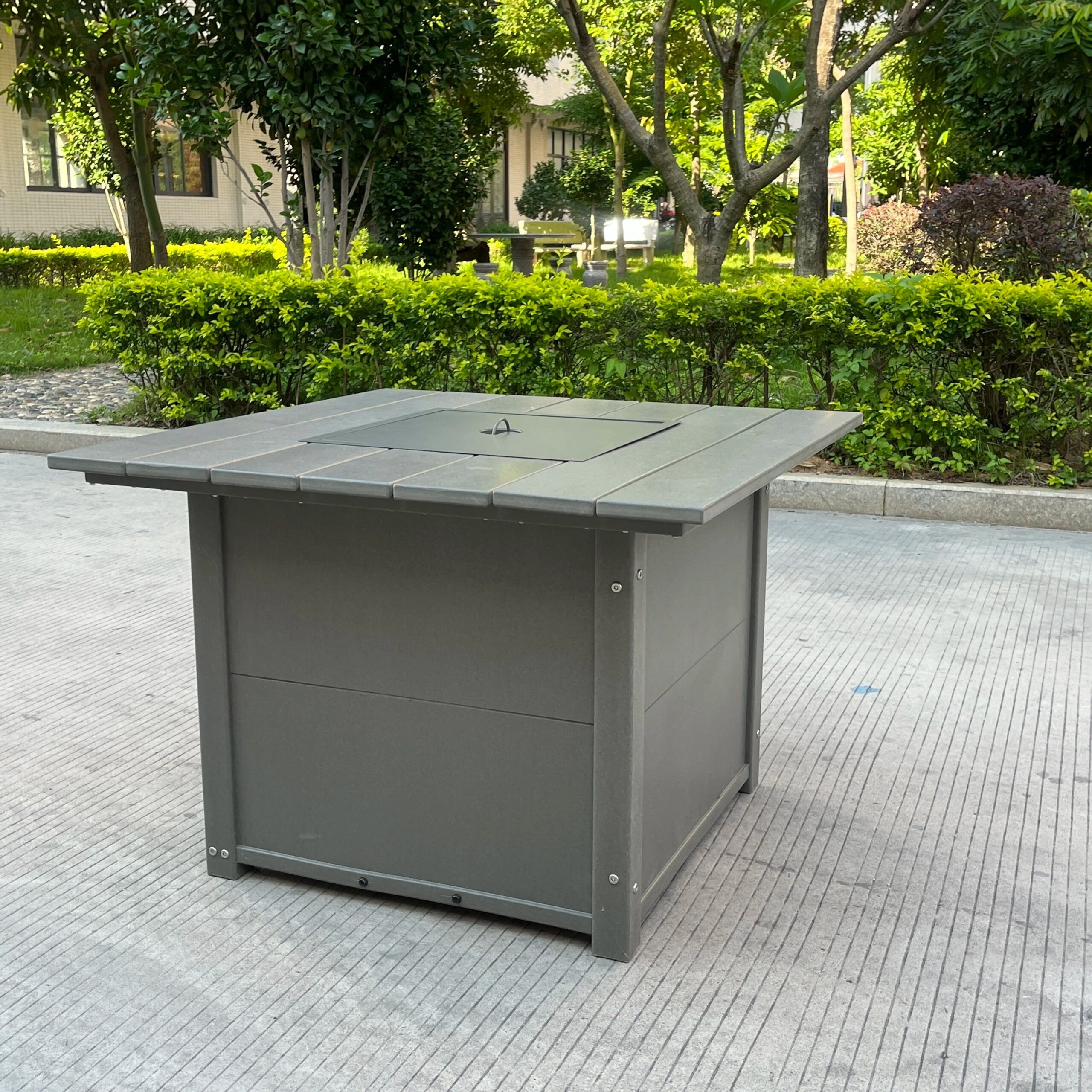 Outdoor HDPE Fire Pit Table Garden Fire Pit for Park Use Elegant Outdoor Furniture